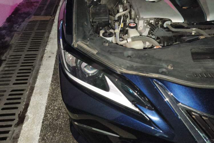 Used Lexus ES 2020 300h Premier Edition Right Front Headlight