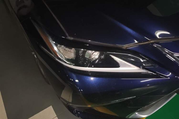 Used Lexus ES 2020 300h Premier Edition Right Front Headlight