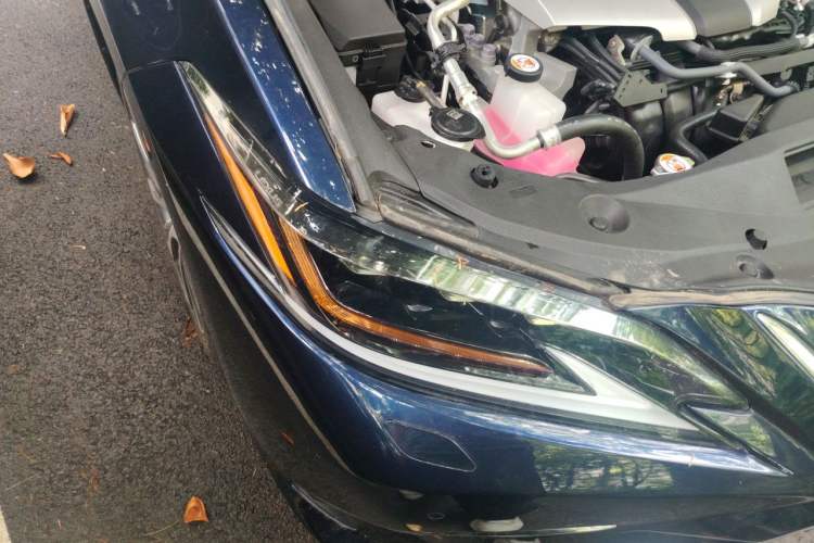 Used Lexus ES 2020 300h Deluxe Edition Right Front Headlight