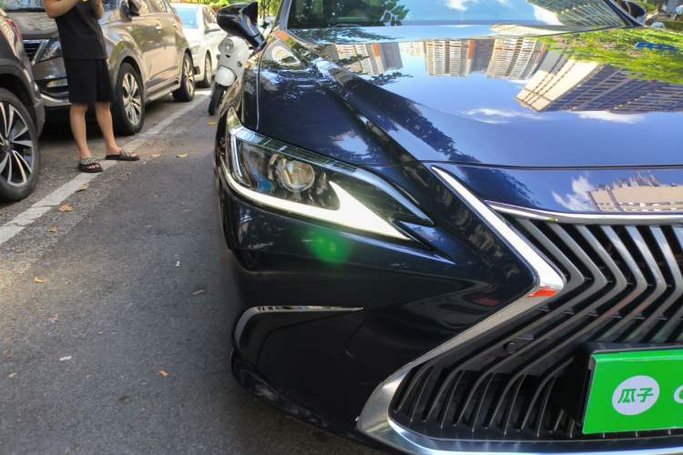 Used Lexus ES 2020 300h Premier Edition Right Front Headlight