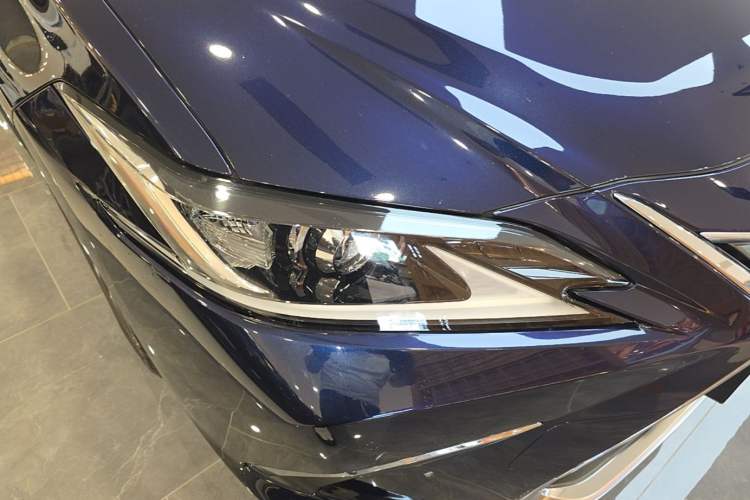 Used Lexus ES 2020 300h Premier Edition Right Front Headlight