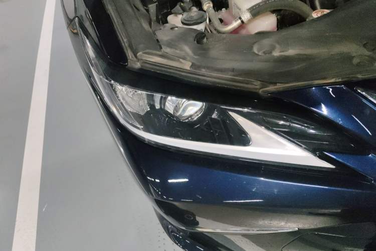 Used Lexus ES 2020 300h Premier Edition Right Front Headlight