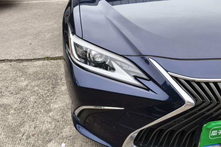 Used Lexus ES 2020 300h Premier Edition Right Front Headlight