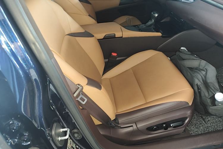 Used Lexus ES 2020 200 Excellence Edition Right Front Seat