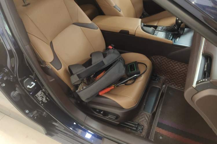 Used Lexus ES 2020 200 Excellence Edition Right Front Seat