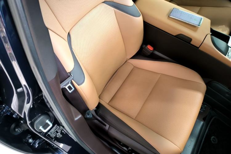 Used Lexus ES 2020 300h Premier Edition Right Front Seat