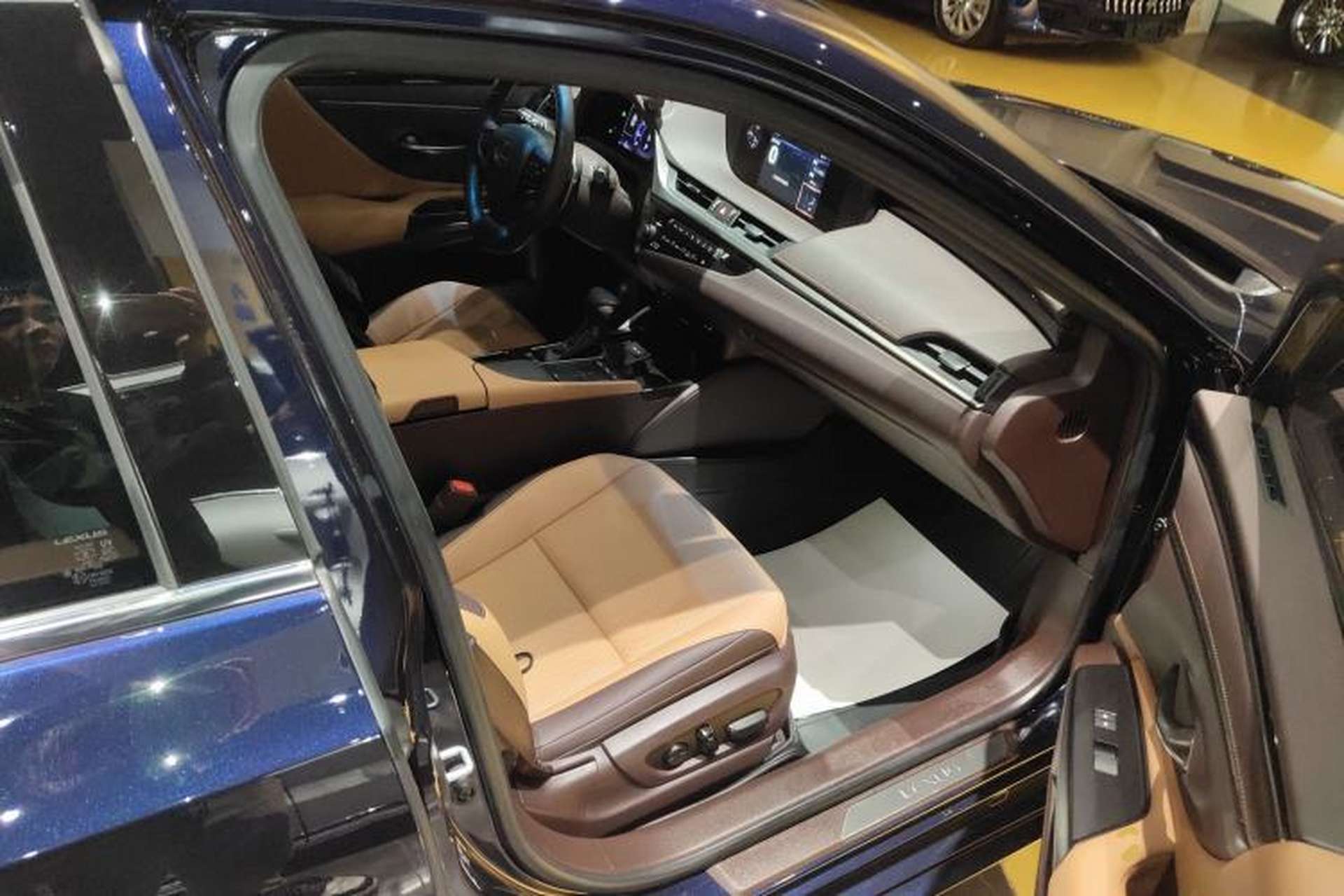 Used Lexus ES 2020 200 Excellence Edition Right Front Seat
