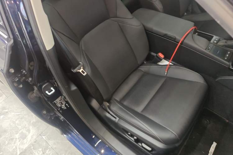 Used Lexus ES 2020 300h Premier Edition Right Front Seat