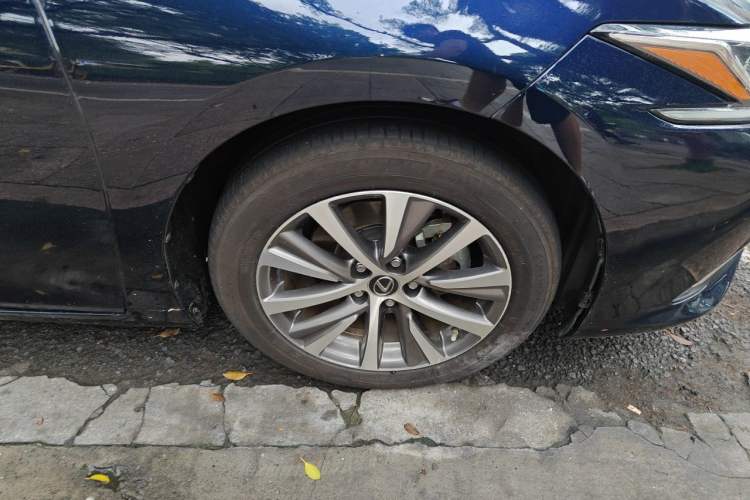 Used Lexus ES 2020 300h Premier Edition Right Front Wheel Hub