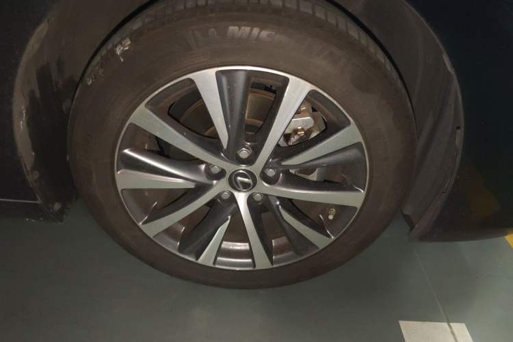 Used Lexus ES 2020 300h Premier Edition Right Front Wheel Hub