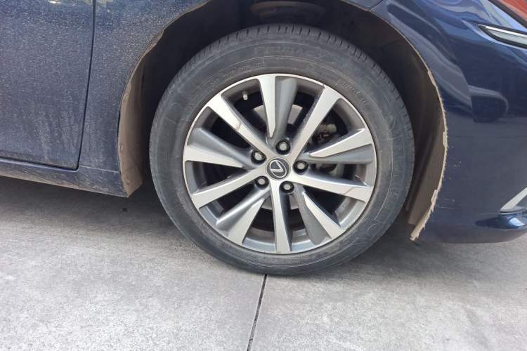 Used Lexus ES 2020 200 Excellence Edition Right Front Wheel Hub
