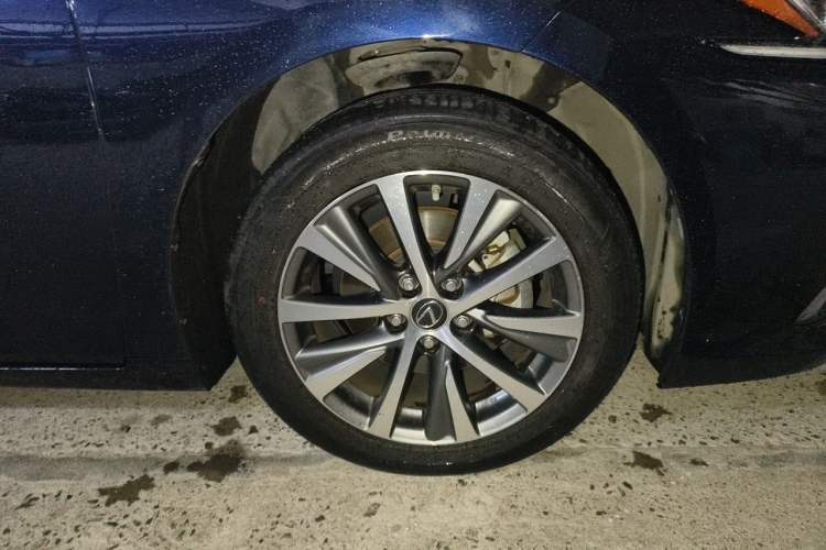 Used Lexus ES 2020 200 Excellence Edition Right Front Wheel Hub