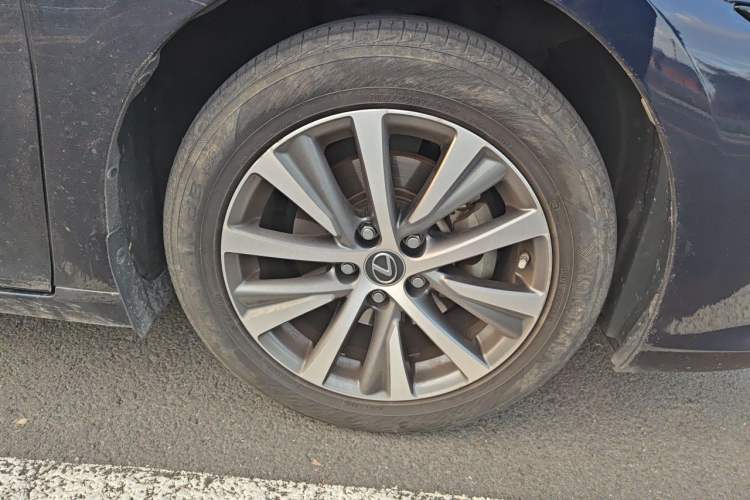 Used Lexus ES 2020 200 Excellence Edition Right Front Wheel Hub