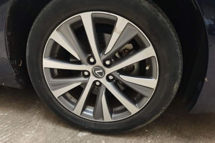 Used Lexus ES 2020 200 Excellence Edition Right Front Wheel Hub
