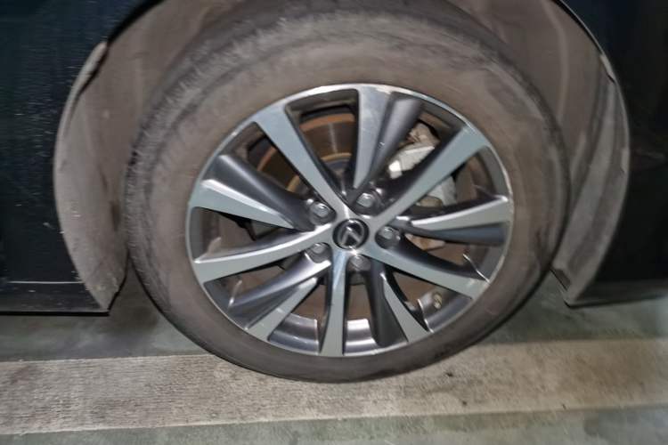 Used Lexus ES 2020 200 Excellence Edition Right Front Wheel Hub