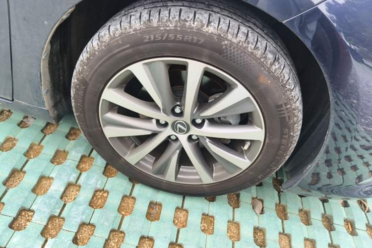 Used Lexus ES 2020 200 Excellence Edition Right Front Wheel Hub