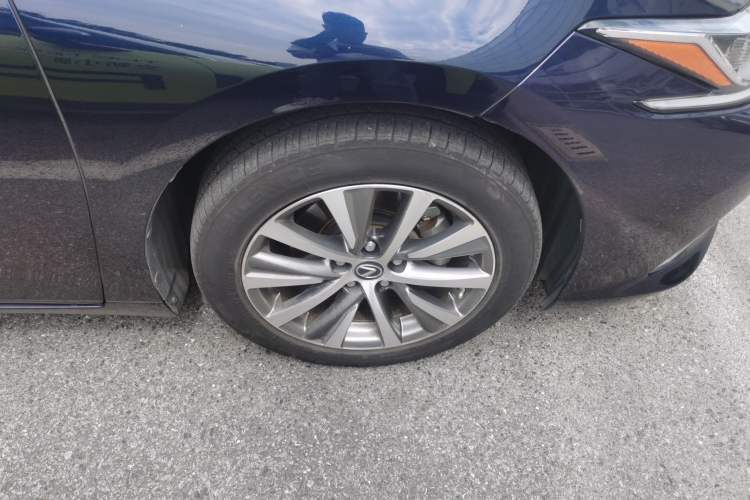 Used Lexus ES 2020 200 Luxury Edition Right Front Wheel Hub