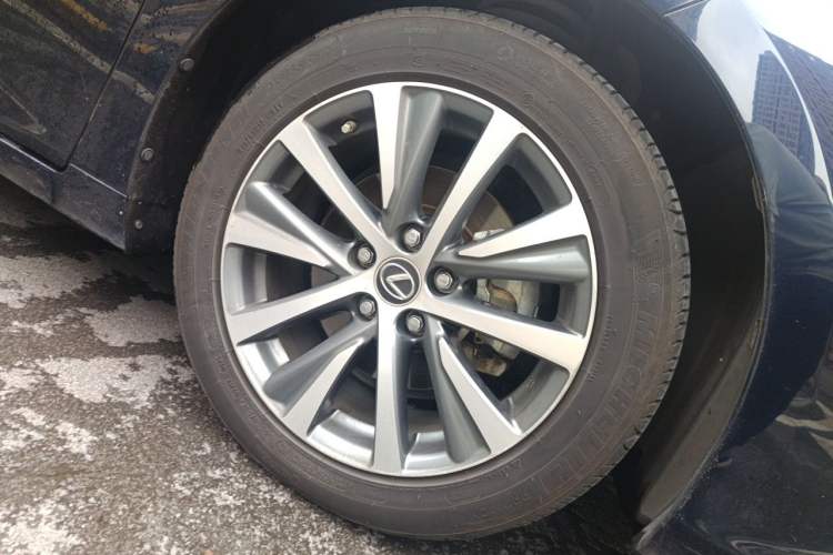 Used Lexus ES 2020 300h Premier Edition Right Front Wheel Hub