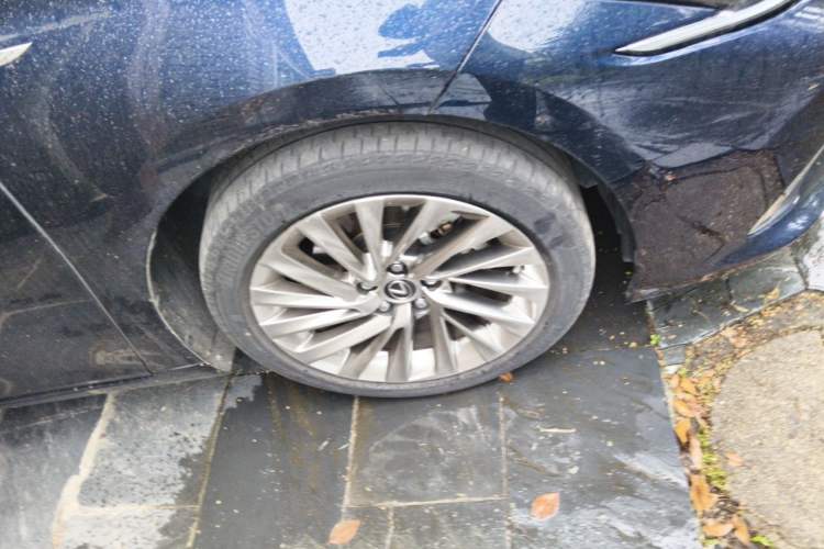 Used Lexus ES 2020 300h Executive Edition Right Front Wheel Hub