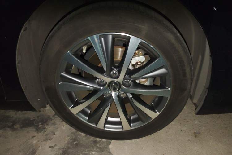Used Lexus ES 2020 300h Premier Edition Right Front Wheel Hub