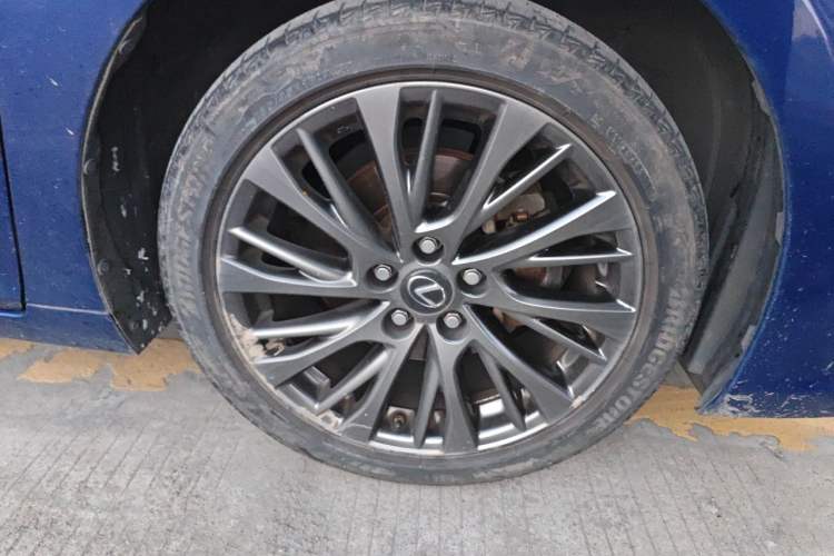 Used Lexus ES 2020 260 F SPORT Right Front Wheel Hub