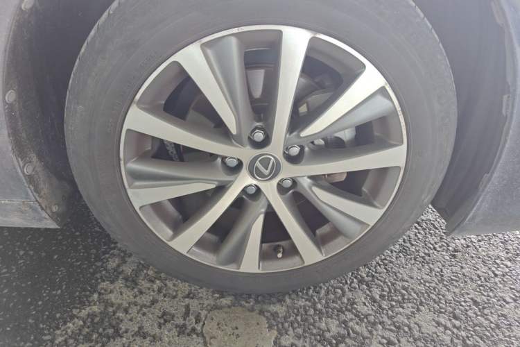 Used Lexus ES 2020 300h Premier Edition Right Front Wheel Hub