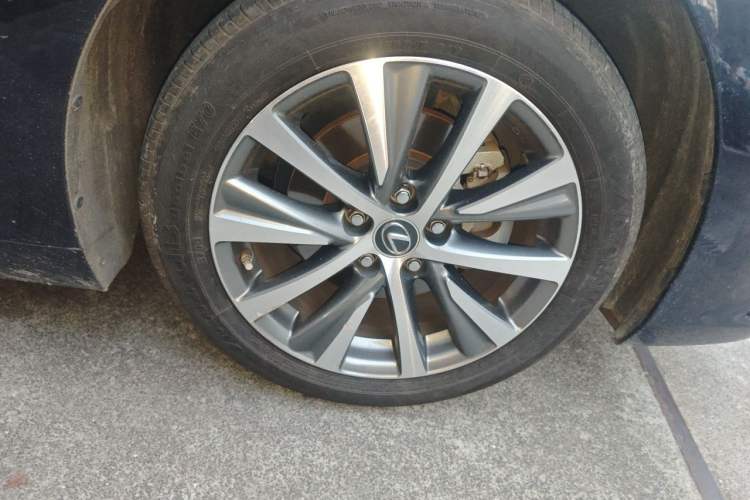 Used Lexus ES 2020 200 Excellence Edition Right Front Wheel Hub