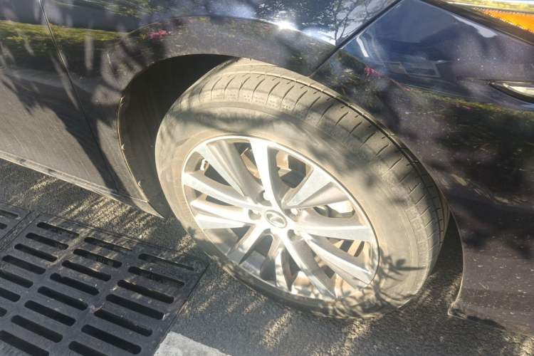 Used Lexus ES 2020 200 Excellence Edition Right Front Wheel Hub