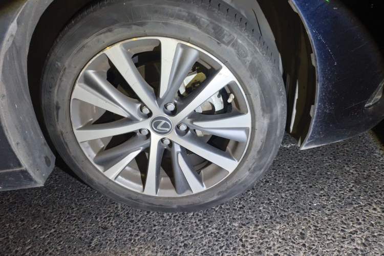 Used Lexus ES 2020 200 Excellence Edition Right Front Wheel Hub