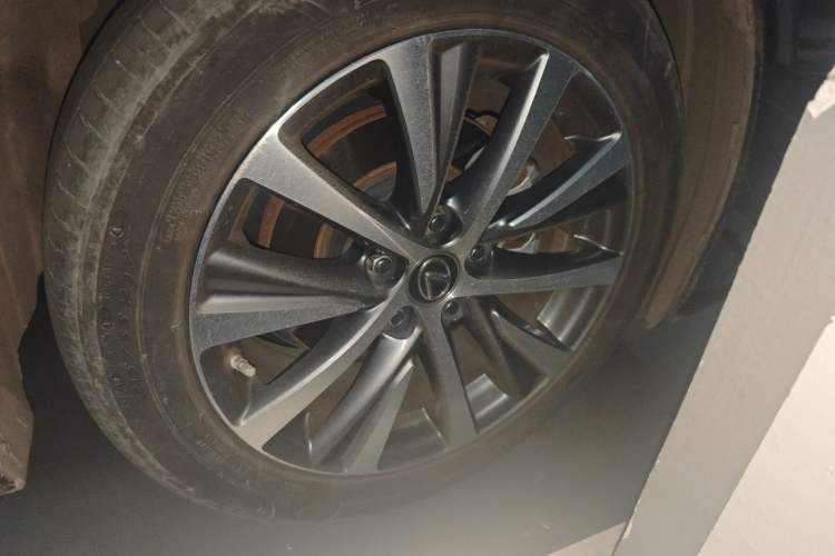 Used Lexus ES 2020 200 Excellence Edition Right Front Wheel Hub