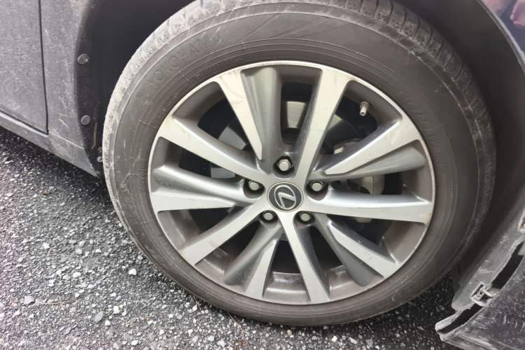 Used Lexus ES 2020 260 Excellence Edition Right Front Wheel Hub