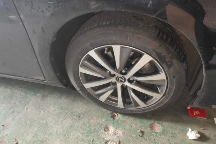 Used Lexus ES 2020 300h Premier Edition Right Front Wheel Hub