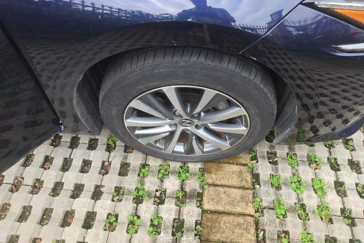 Used Lexus ES 2020 200 Excellence Edition Right Front Wheel Hub