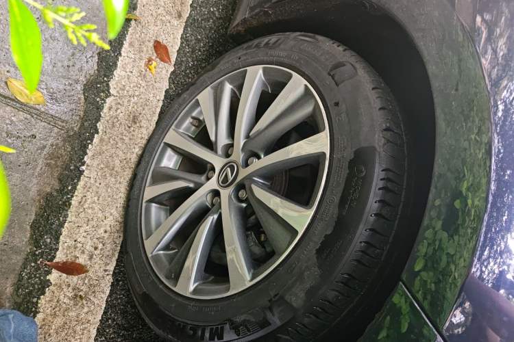 Used Lexus ES 2020 300h Premier Edition Right Front Wheel Hub