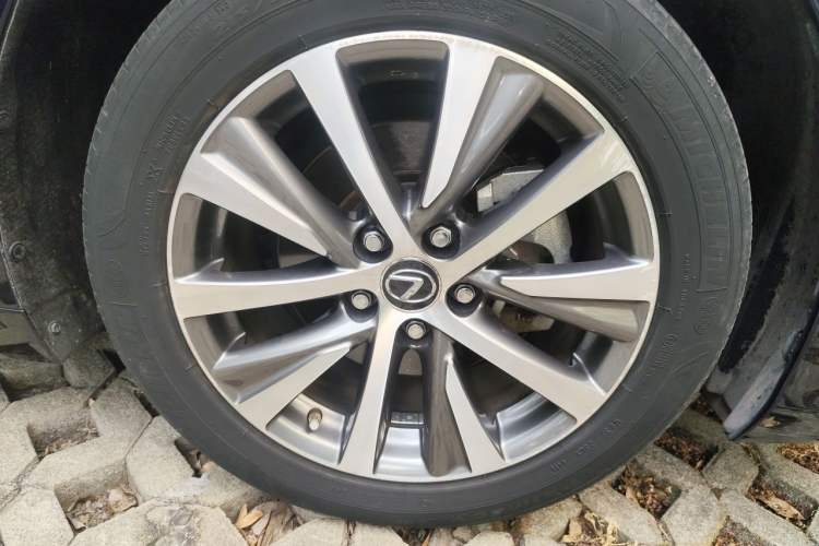 Used Lexus ES 2020 200 Luxury Edition Right Front Wheel Hub