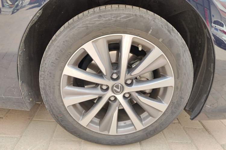 Used Lexus ES 2020 200 Excellence Edition Right Front Wheel Hub
