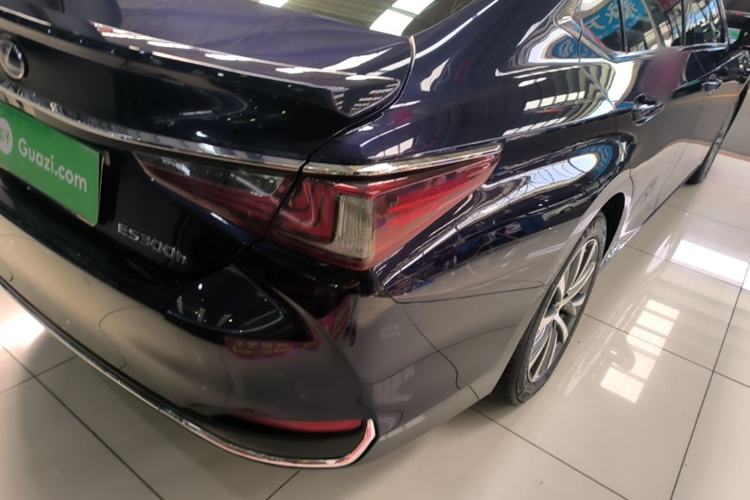 Used Lexus ES 2020 300h Premier Edition Right Rear Taillight
