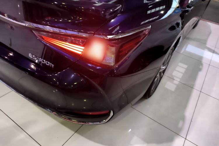 Used Lexus ES 2020 300h Premier Edition Right Rear Taillight