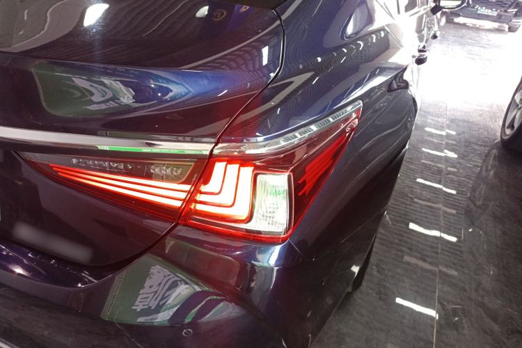 Used Lexus ES 2020 260 Excellence Edition Right Rear Taillight