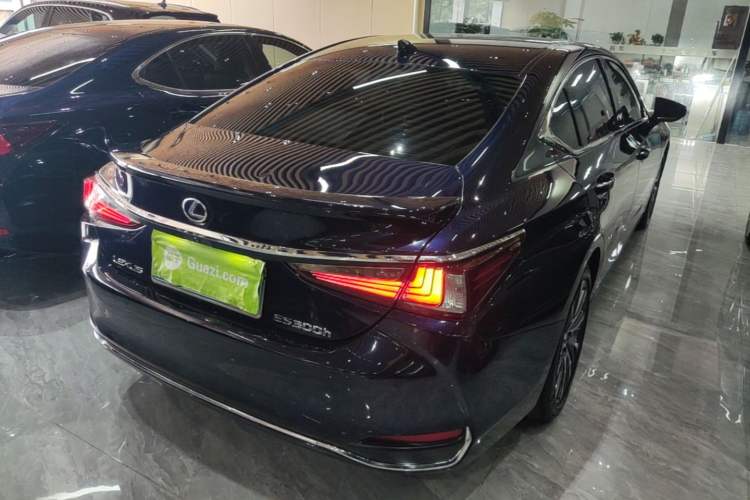 Used Lexus ES 2020 300h Deluxe Edition Right Rear Taillight