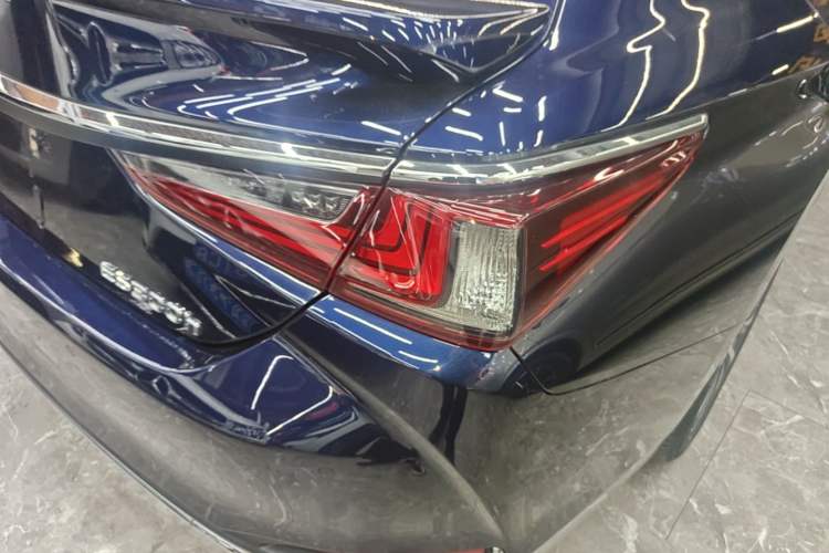 Used Lexus ES 2020 300h Premier Edition Right Rear Taillight