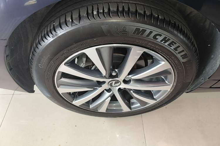 Used Lexus ES 2020 200 Excellence Edition Right Rear Wheel Hub