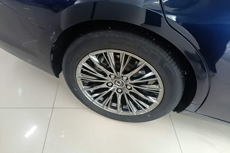 Used Lexus ES 2020 200 Excellence Edition Right Rear Wheel Hub