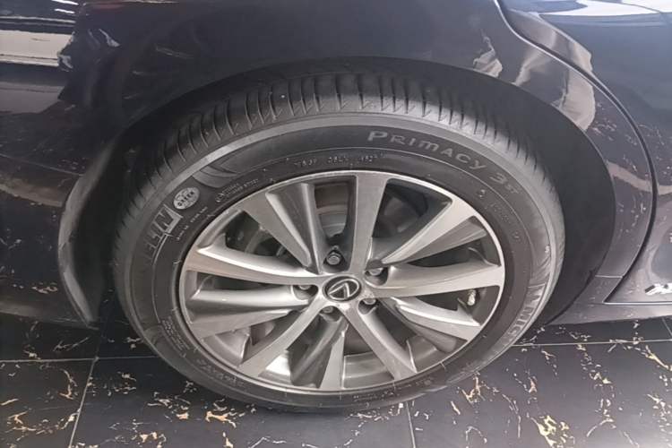 Used Lexus ES 2020 300h Premier Edition Right Rear Wheel Hub