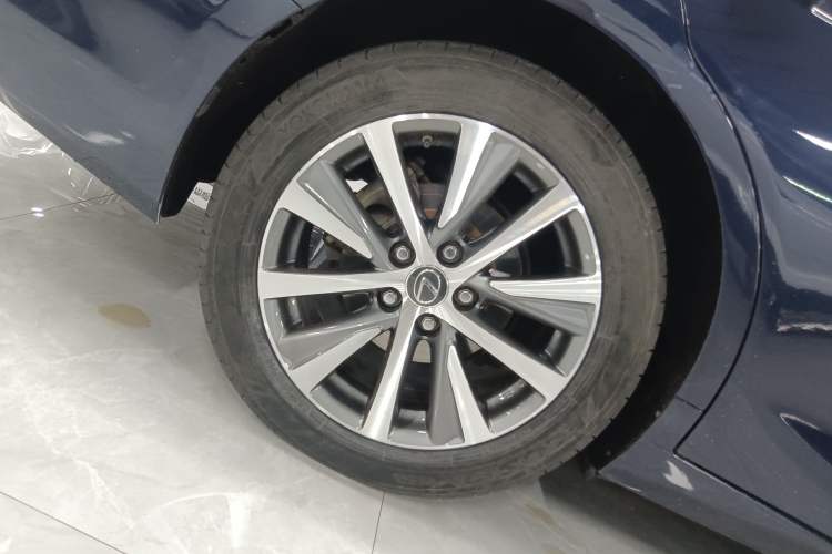 Used Lexus ES 2020 200 Excellence Edition Right Rear Wheel Hub