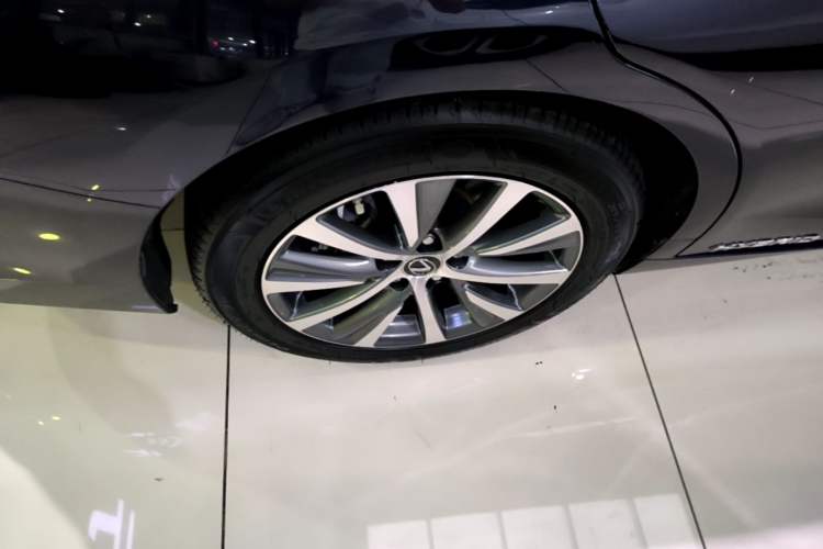 Used Lexus ES 2020 300h Premier Edition Right Rear Wheel Hub