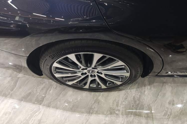 Used Lexus ES 2020 300h Deluxe Edition Right Rear Wheel Hub