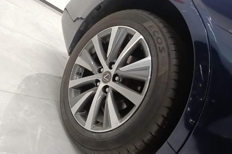 Used Lexus ES 2020 200 Excellence Edition Right Rear Wheel Hub