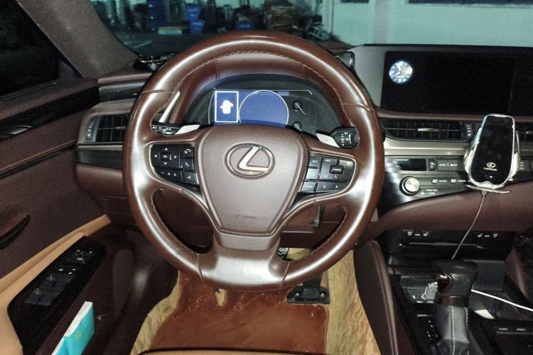 Used Lexus ES 2020 300h Premier Edition Steering Wheel