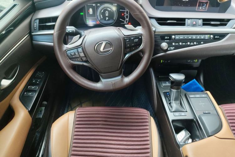 Used Lexus ES 2020 300h Deluxe Edition Steering Wheel